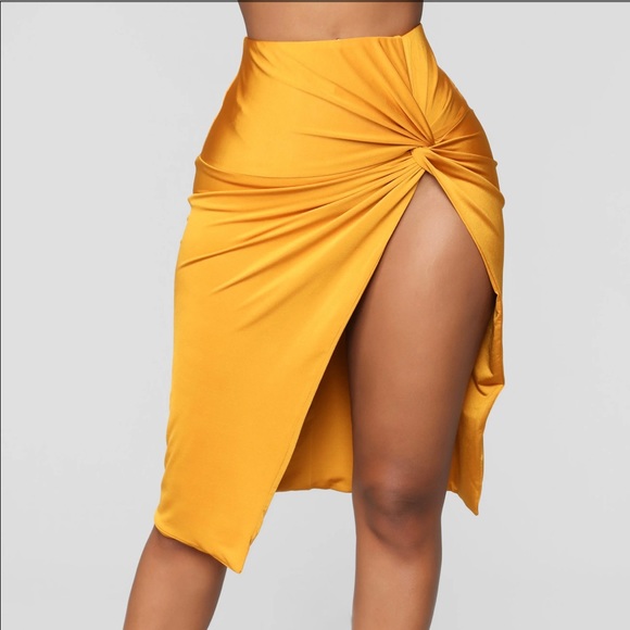 Mustard skirt set- size XL fits like a medium - Picture 3 of 3